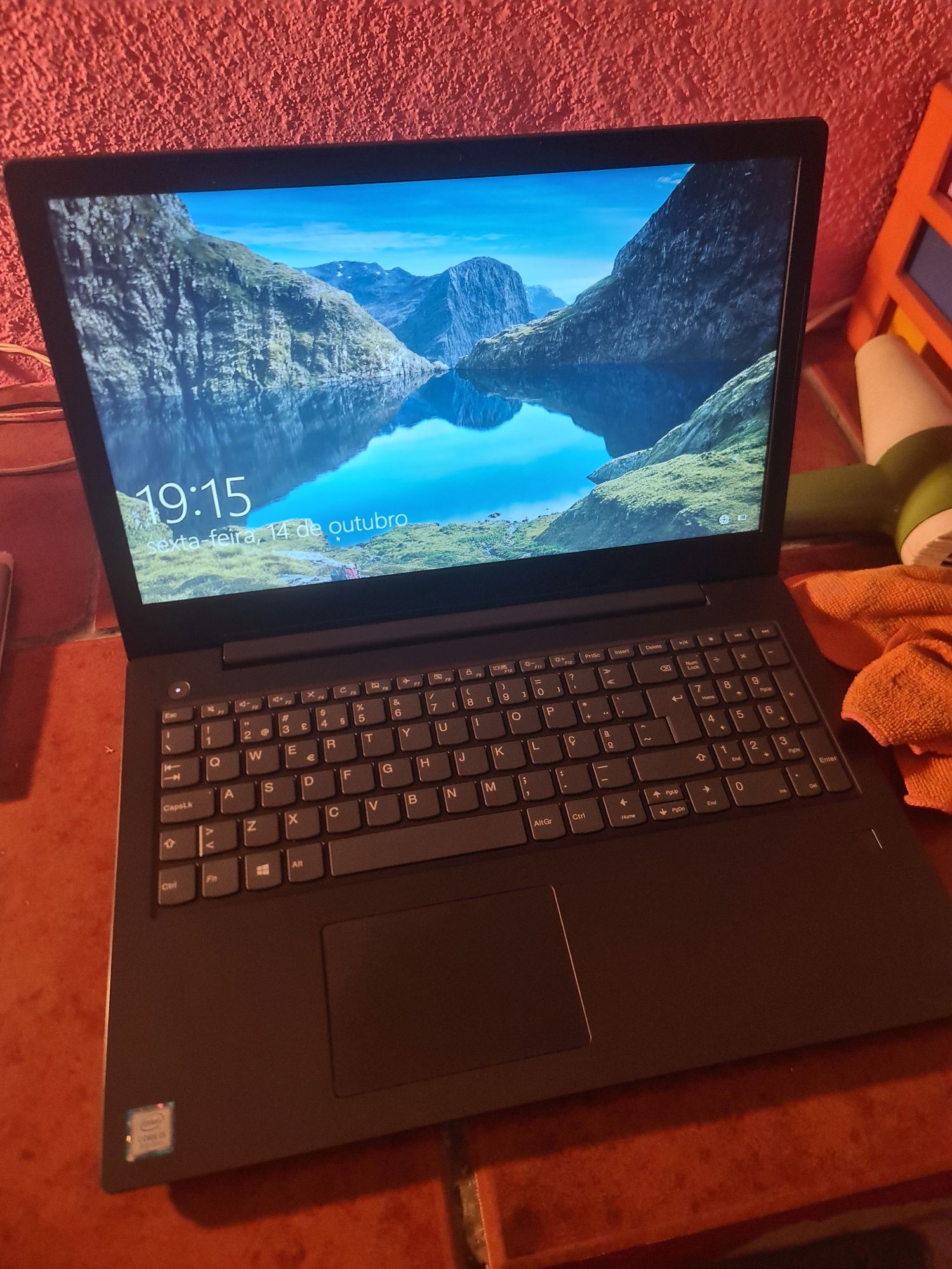 Lenovo v330-15ikb