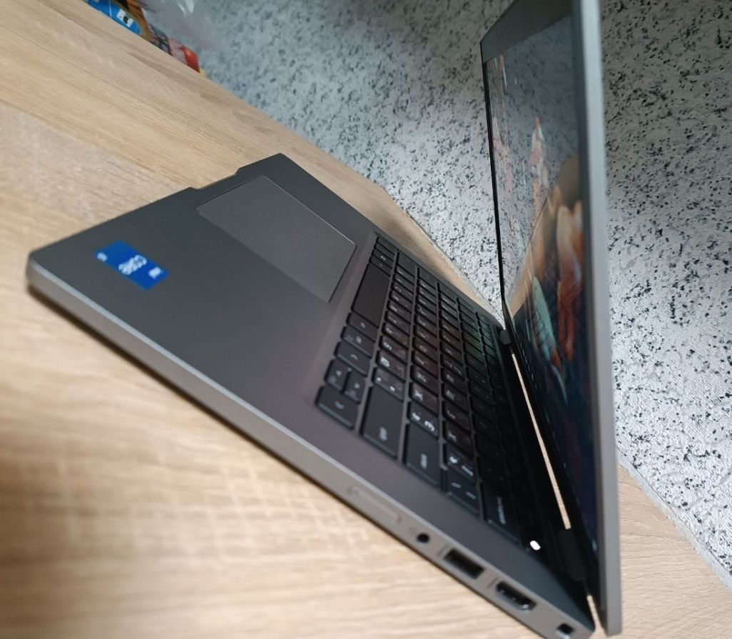 Ноутбук DELL, вітринний зразок, новий