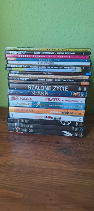 20 filmów, różne gatunki + dwie książki gratis