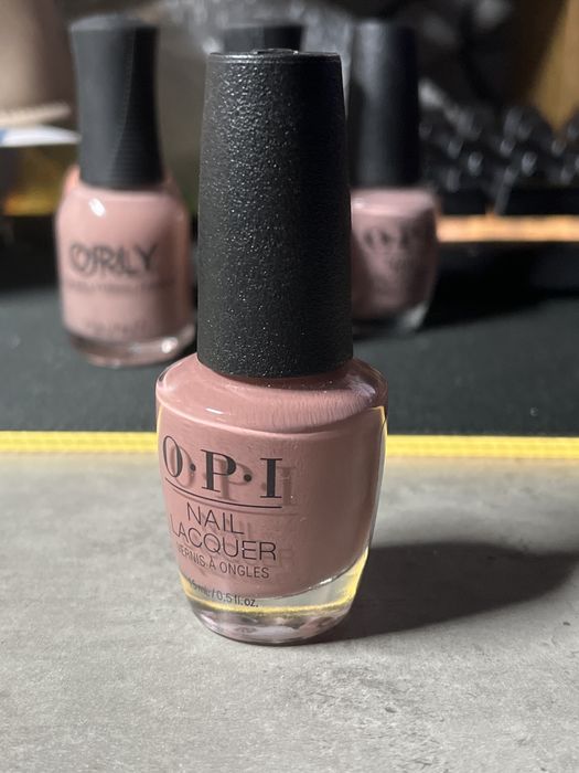 OPI lakier do paznokci Barefoot in Barcelona