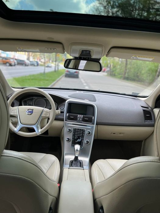 Volvo XC60 2012r. 3.0l 304km 4x4