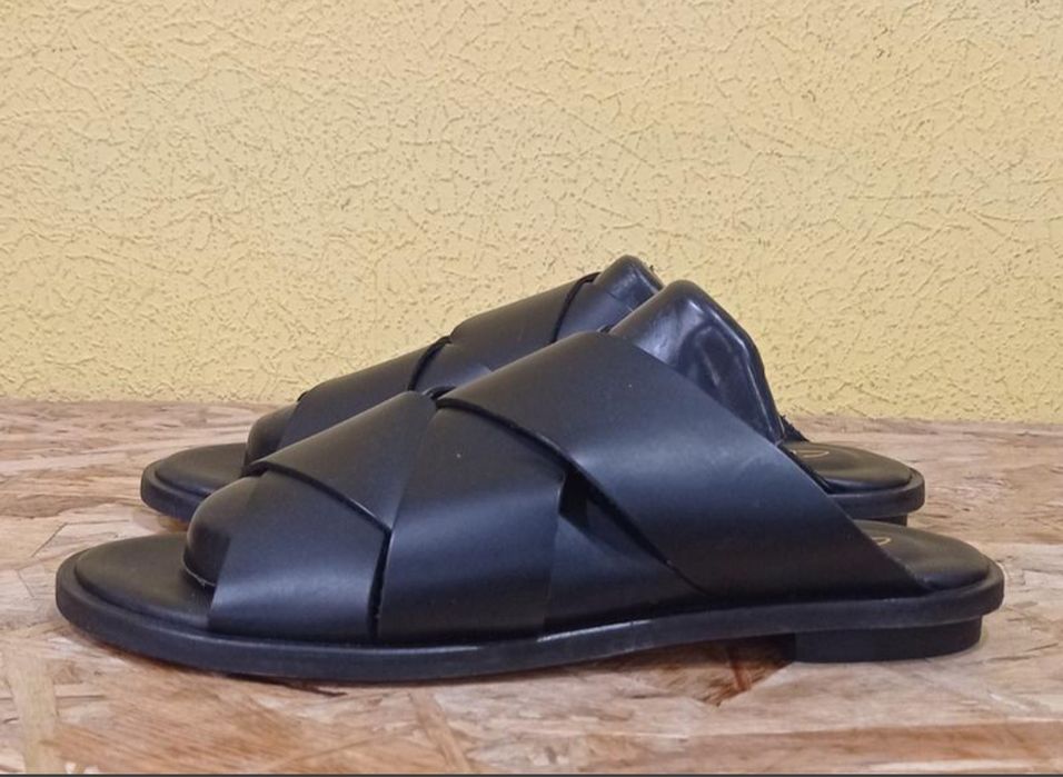 Кожаные шлепанцы Clarks