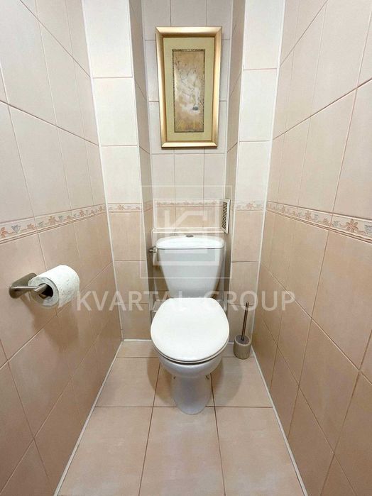 Продаж 2к квартири біля метро. Простора і тепла. Сертифікат Постанова