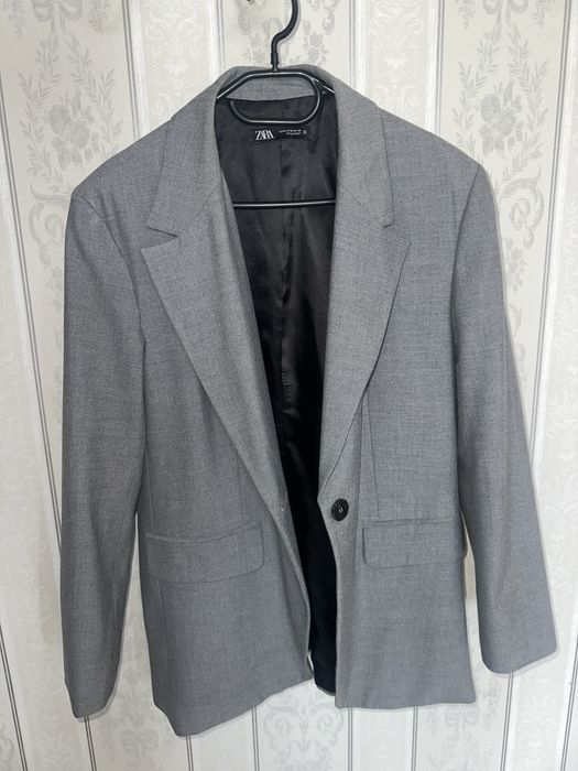 Піджак Zara.