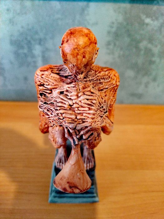 Rzeźba z obrazu Beksinskiego