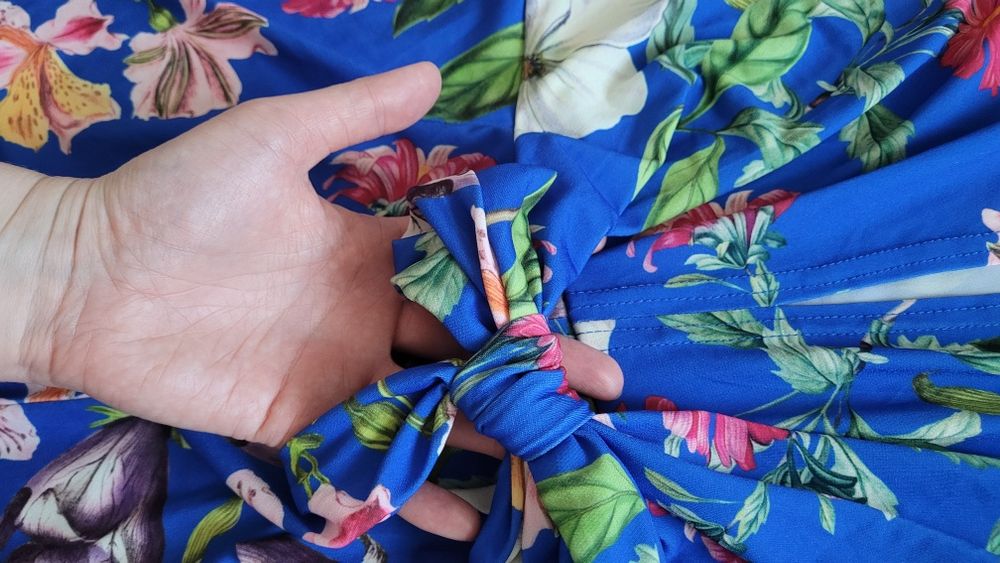 Nowy prześliczny krótki kombinezon damski letni kwiatowy motyw