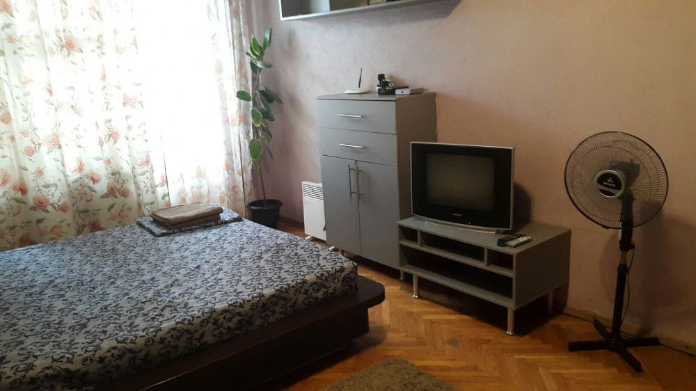 1кімнатна квартира .центр .метро кловська.  700грн.