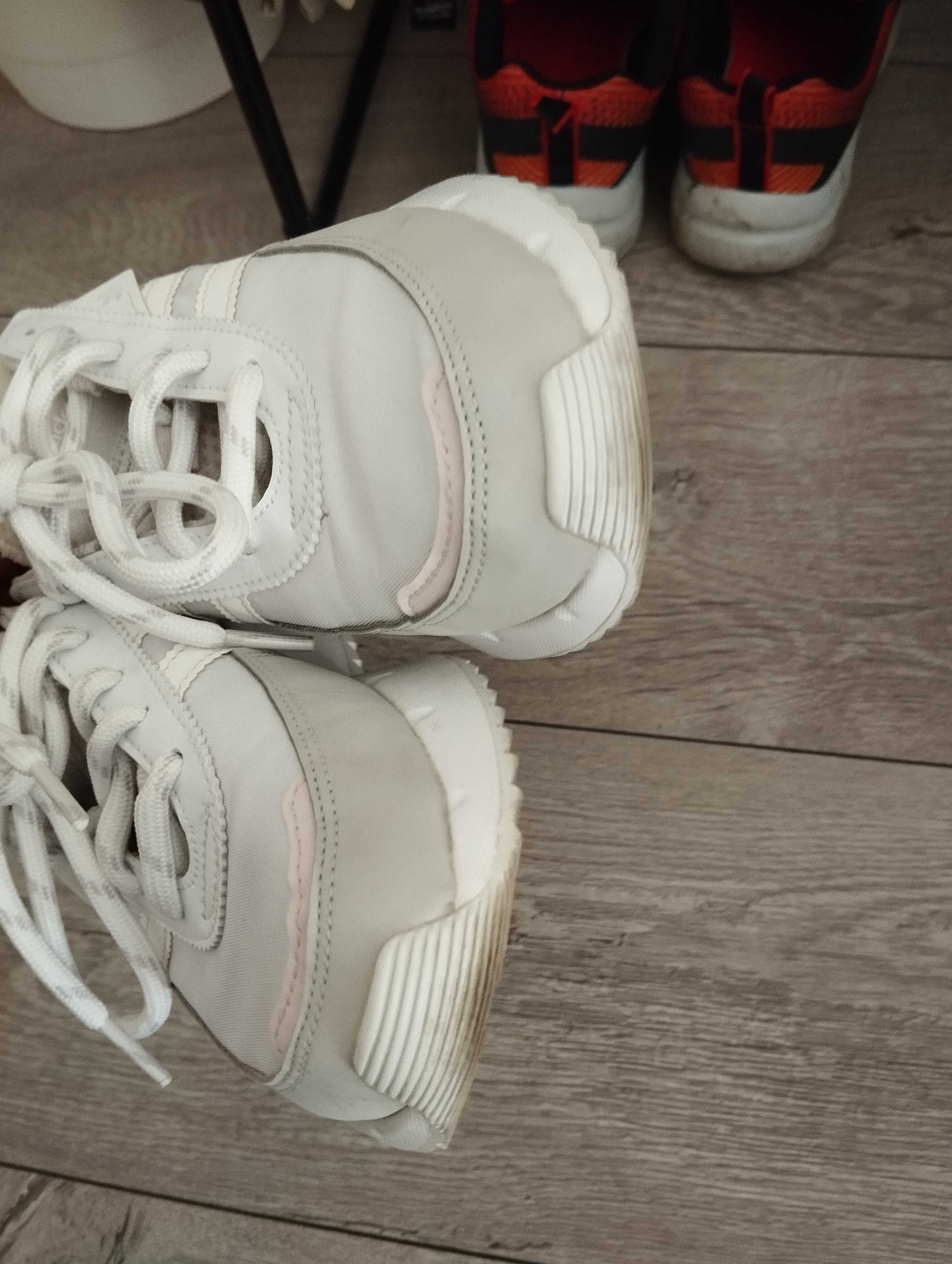 Кросівки Adidas Originals
Retropy F2