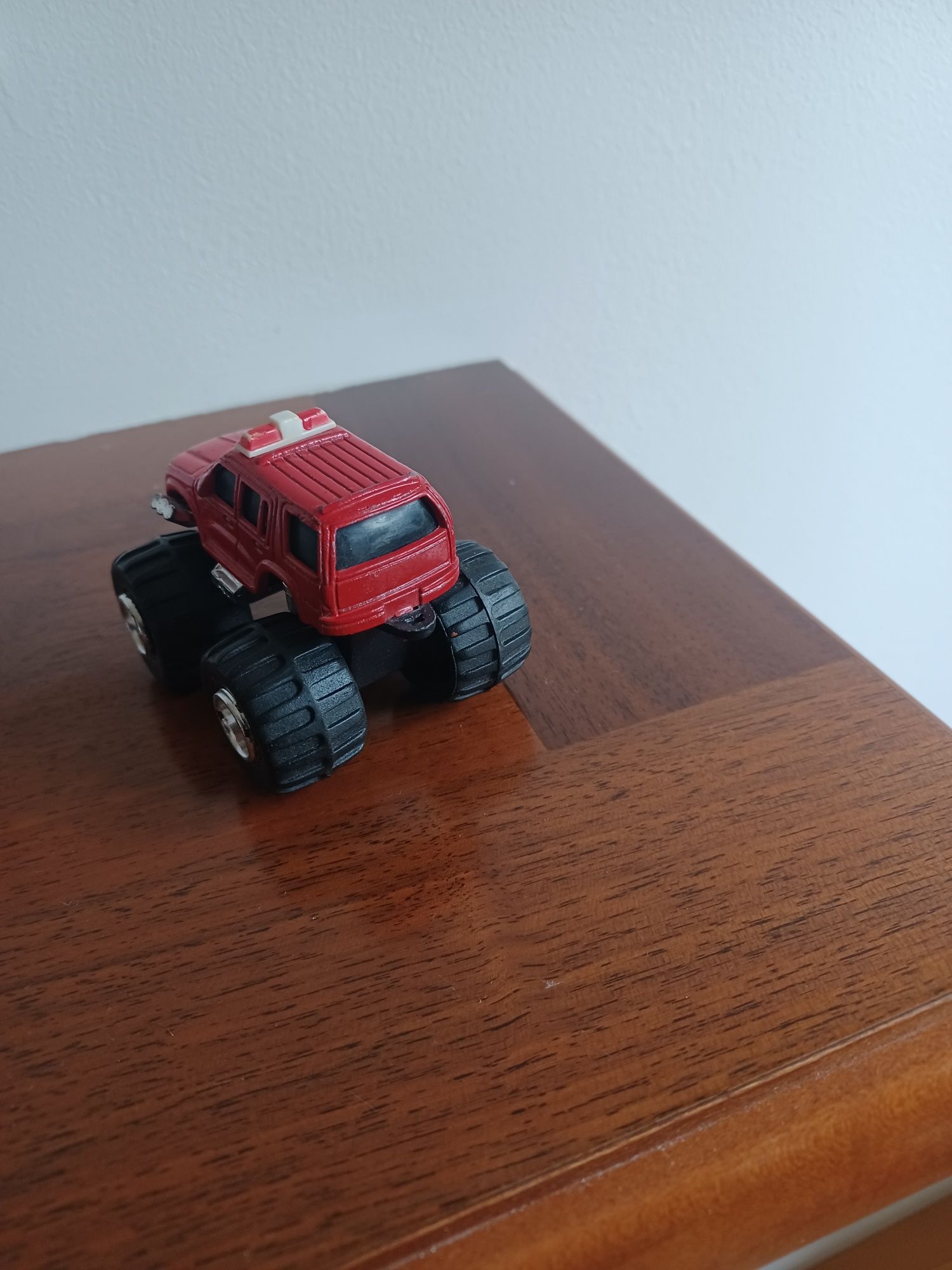 2 auta:  pikup 10 cm i monster truck