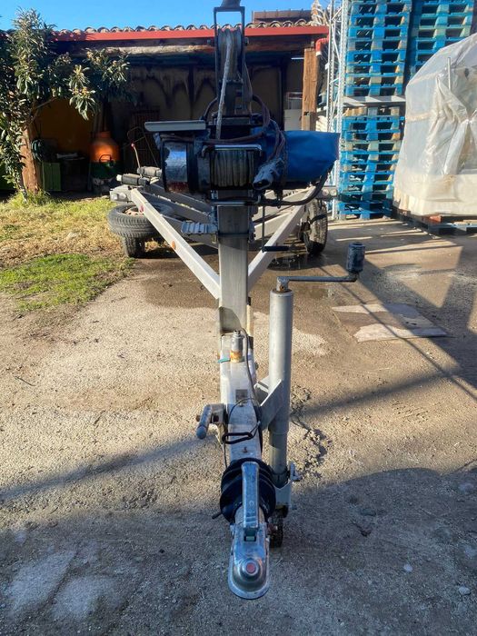 Atrelado 8m para barco até 2000kg, 2 eixos, pouco uso e km