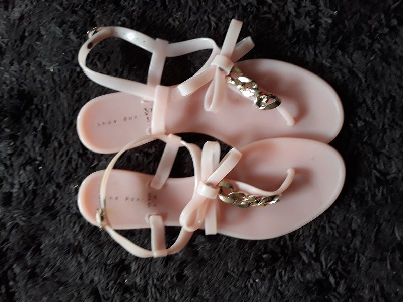 Plastikowe sandałki NOWE