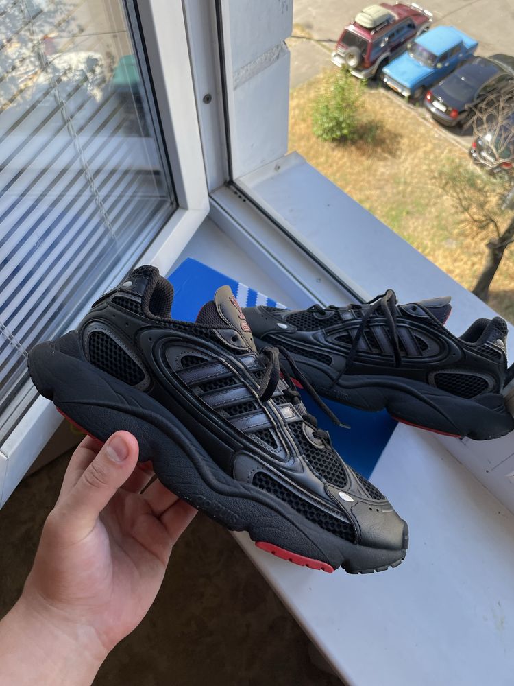 Чоловічі кросівки Adidas Ozmillen