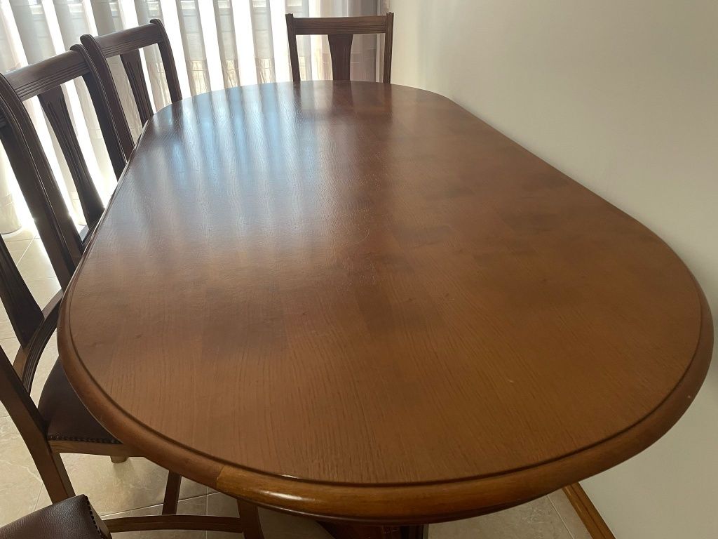Mesa de Jantar em Madeira Maciça com 6 Cadeiras - Excelente Estado!
