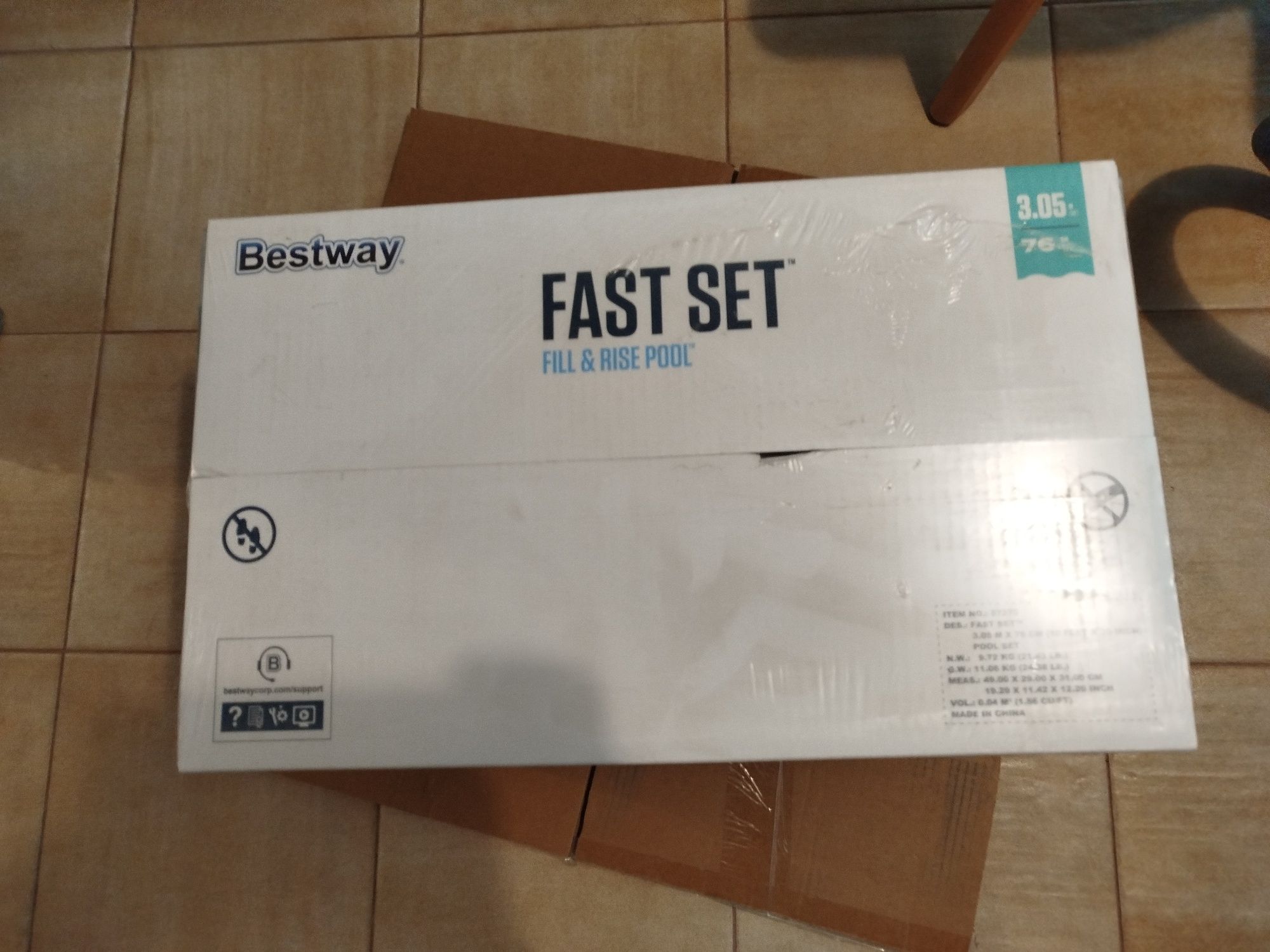 Basen ogrodowy firmy  Bestway z pompą i filtrem nowy okrągły 3 metry