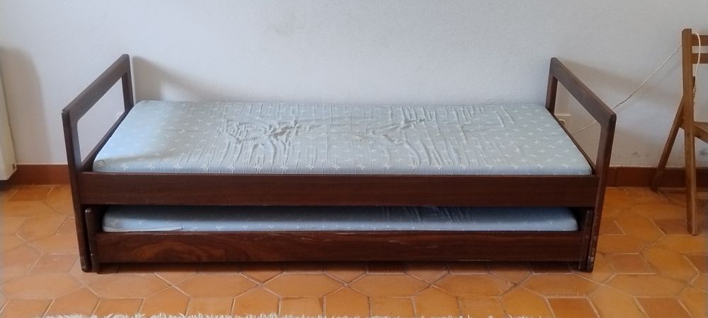 Cama vintage OLAIO de madeira maciça