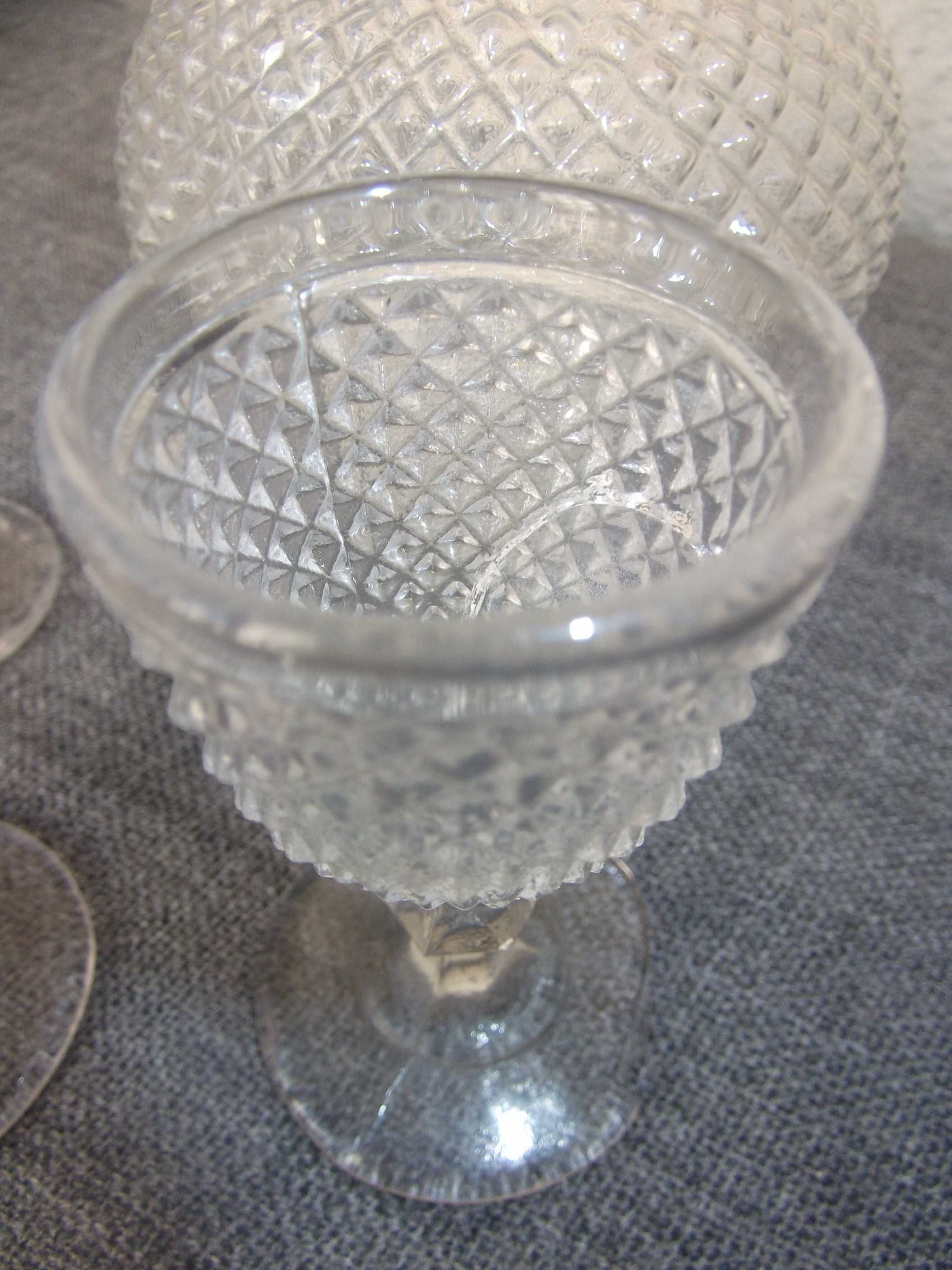 Garrafa e copos em cristal antigos / Antique crystal bottle & glasses