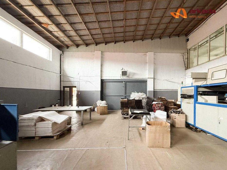 Пропонується до продажу виробничо - складський комплекс.
