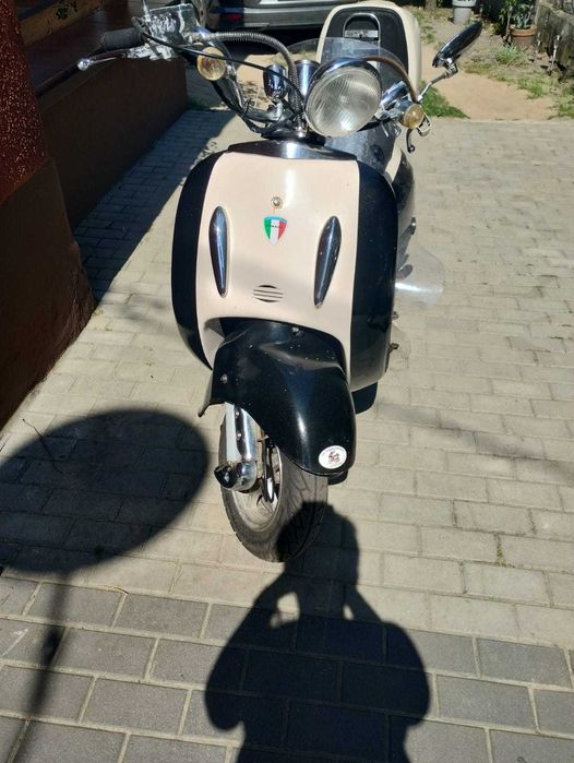 Skuter retro moderna Italy Vespa 50cc