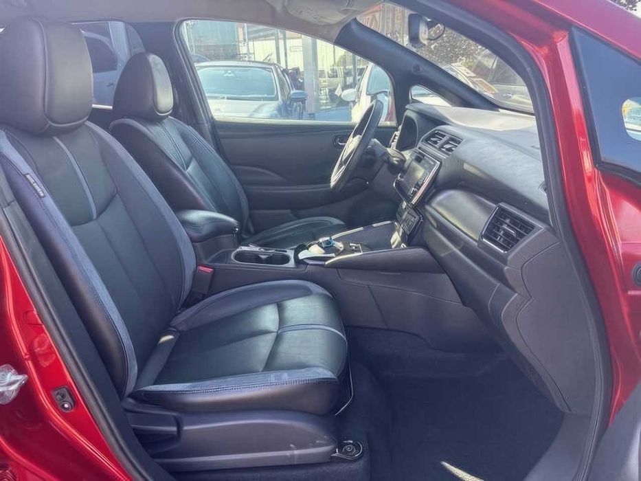 Nissan LEAF SL      2019