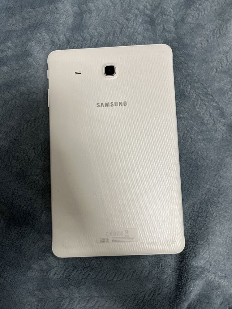 Планшет Samsung Galaxy Tab E SM-T561