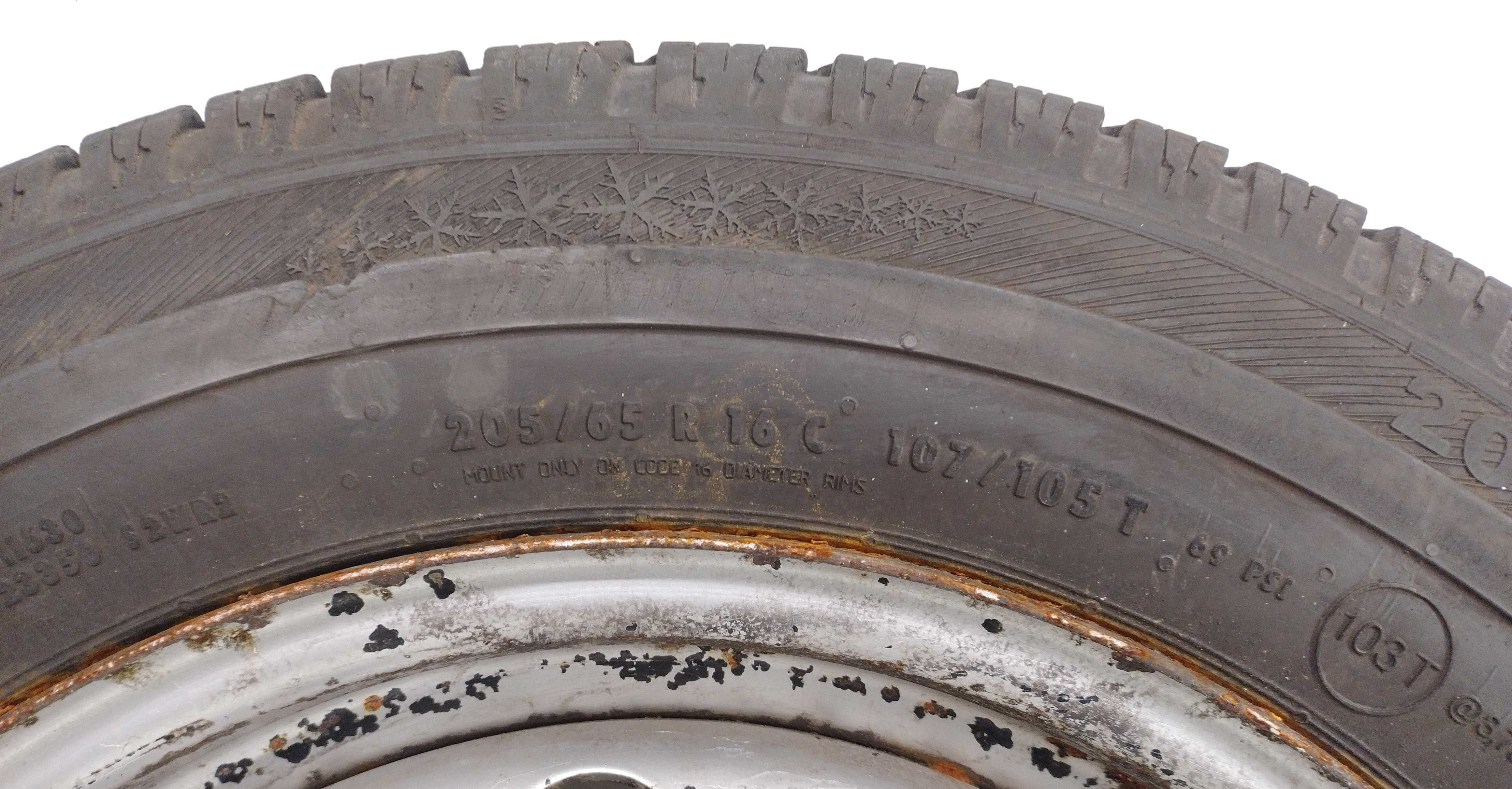 4x 205/65 R16C Barum Snovanis 2 opony zimowe 7 mm / montaż kurier