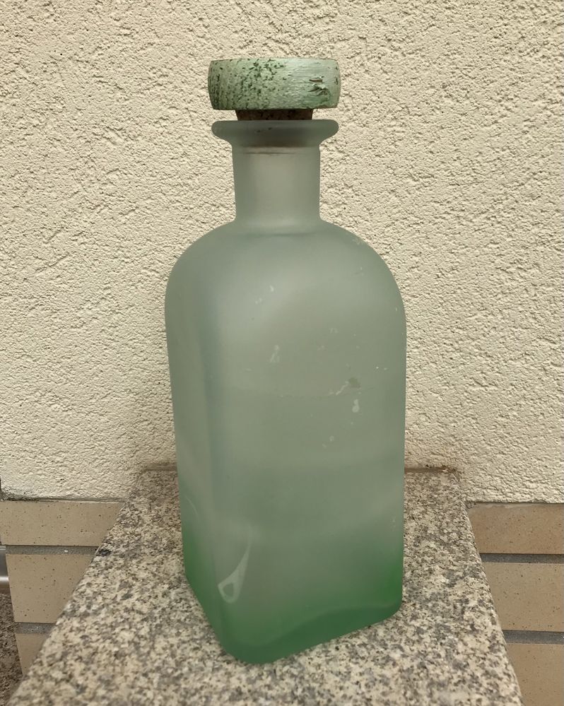 Garrafa antiga de vidro verde