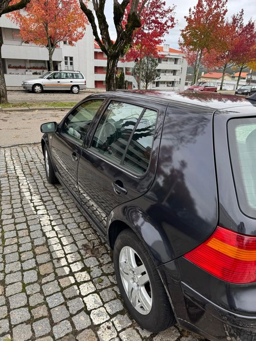 Golf 200 4 portas