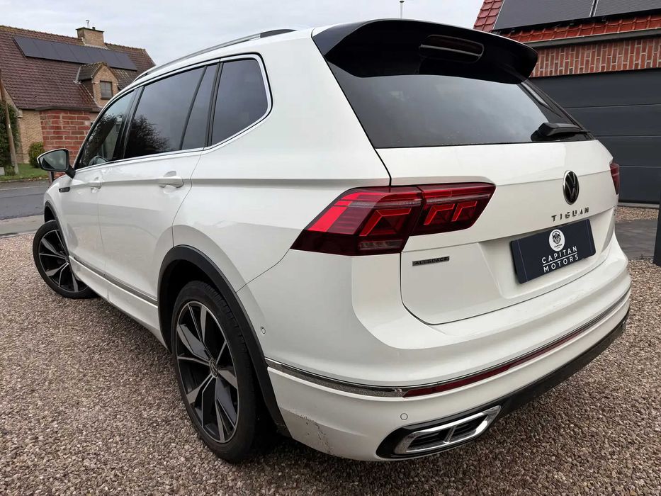 Volkswagen Tiguan      2022