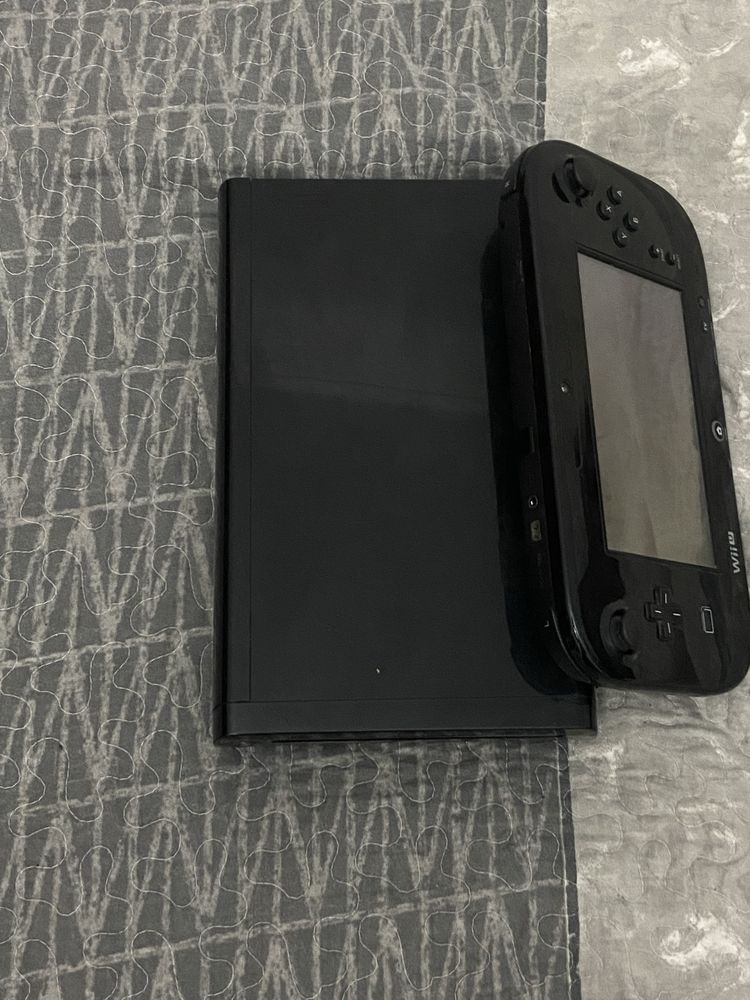 Wii U com todos os cabos e 1 jogo do Mario