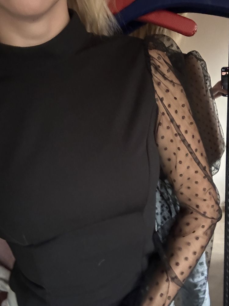 Czarna elegancka bluzka z siateczką w grochy