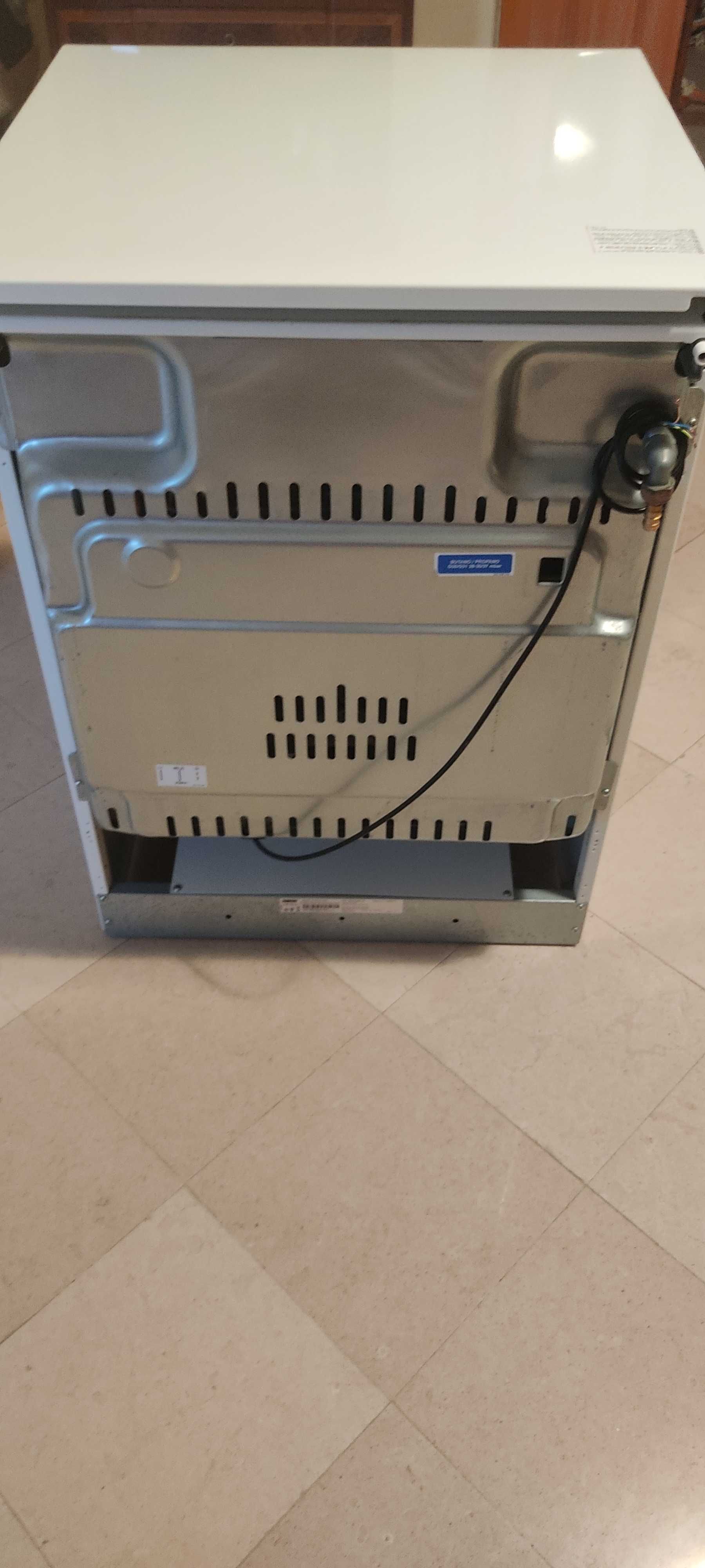 Fogão e forno Zanussi praticamente novo