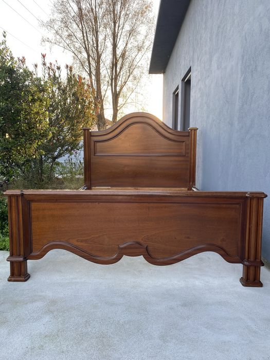 Estrutura de cama de madeira