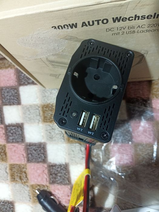 Перетворювач напруги LEICESTERCN 300W Інвертор (12V-220V, 2x USB 2.4A,