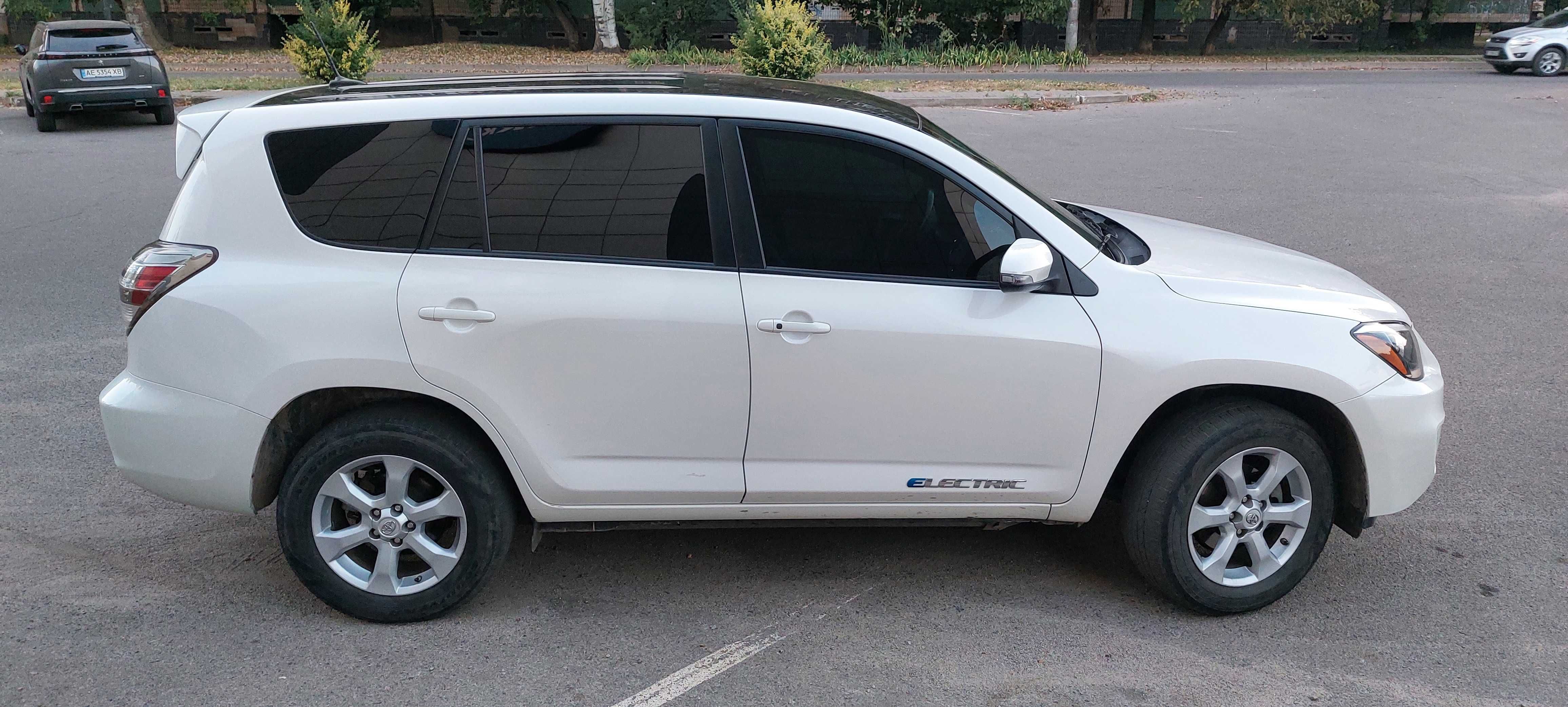 Продам Toyota RAV4 EV 2014