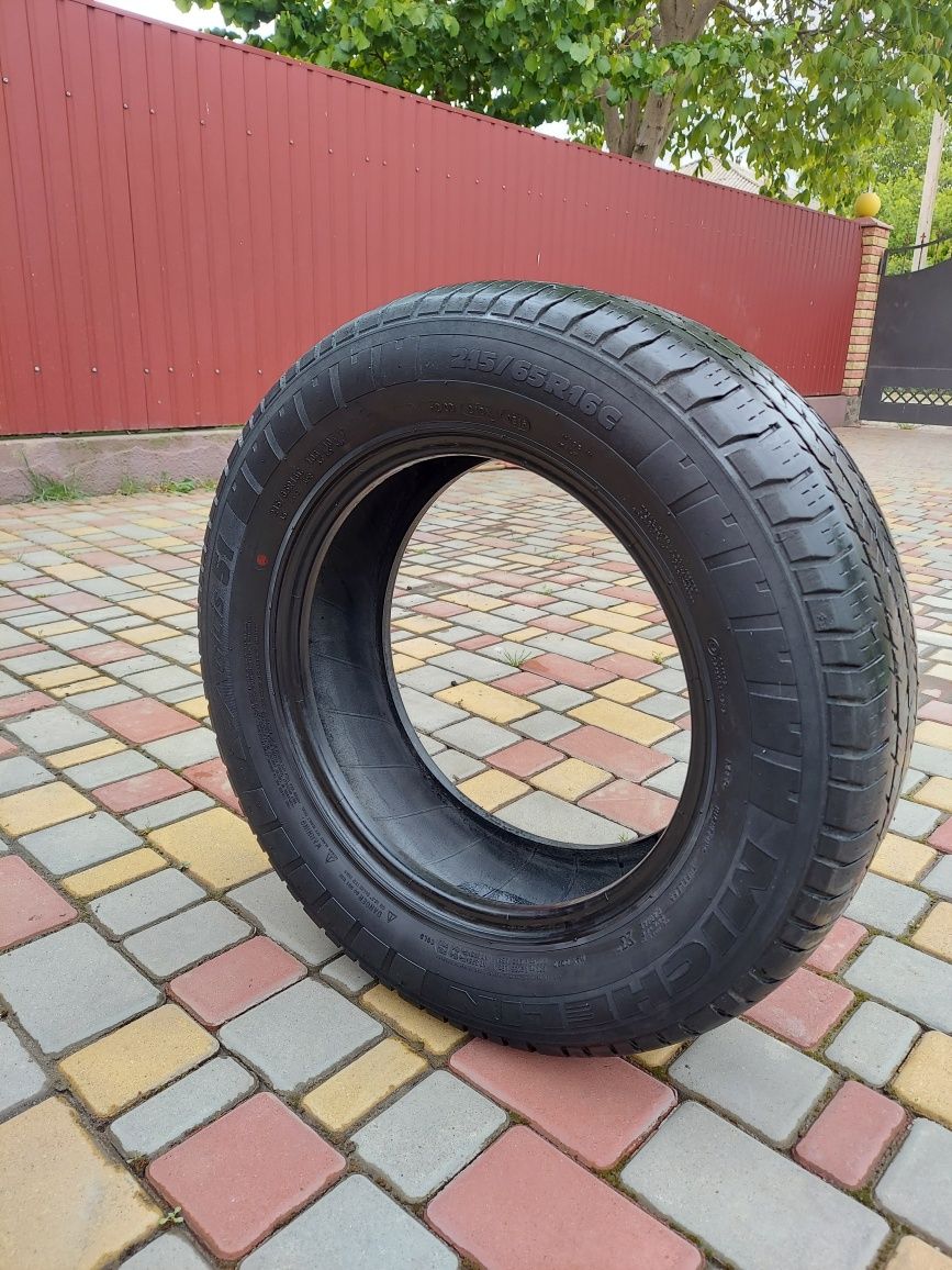 продам гуму Michelin agilis 51
215/65/r16c