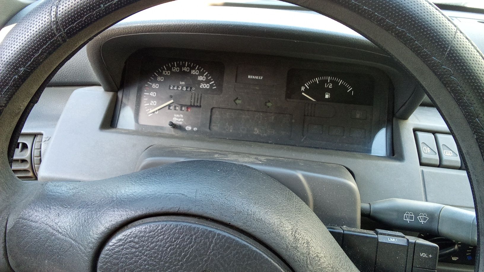 Clio 97 em estado bom