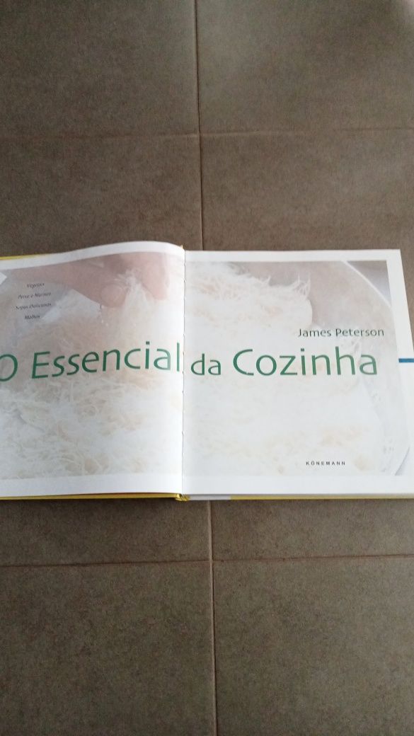 Livro culinária de capa dura