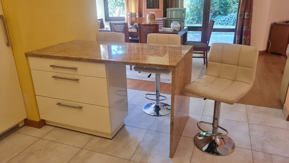 Hokery skórzane w kolorze ecru, kremowym