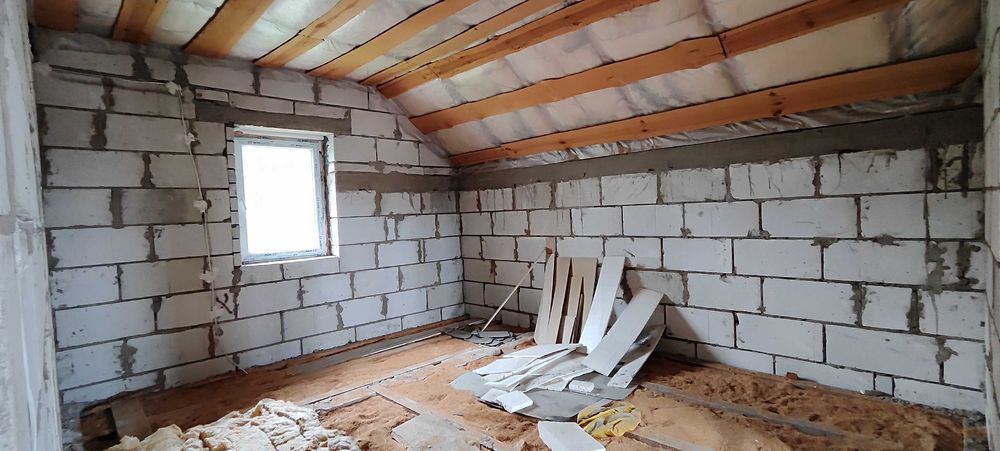 Новий двоповерховий цегляний будинок.4 кімнати.Гараж.10 соток землі