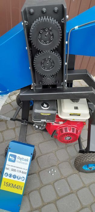 Rozdrabniacz spalinowy 15KM 4n niebieski rebak rębak walcowy tani opał