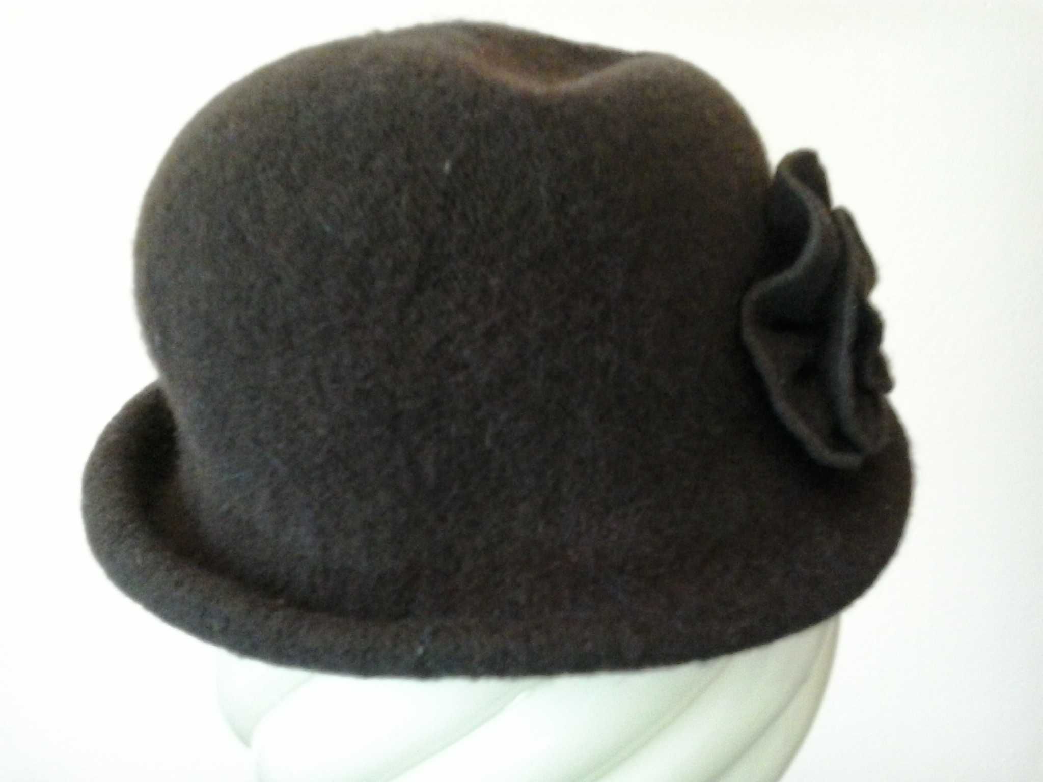 Damski, wełniany, brązowy kapelusz z firmy FATm