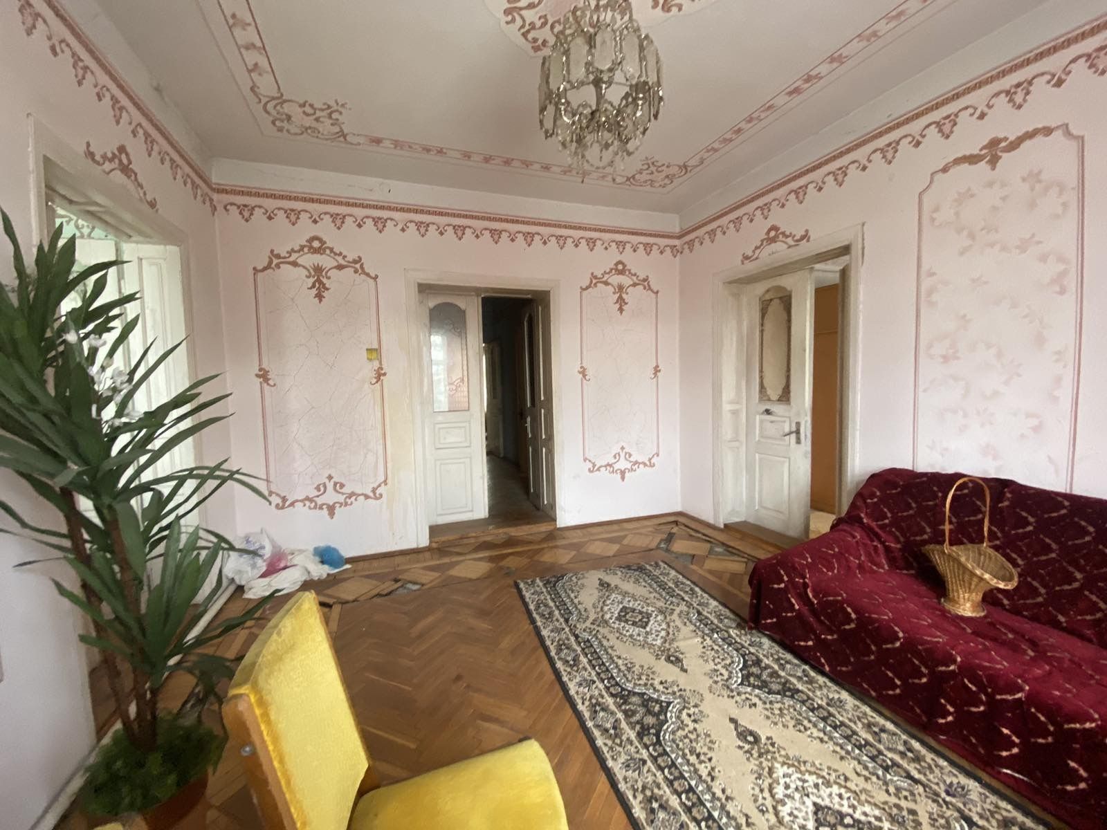 Продається будинок в пригороді м.Підволочиськ.