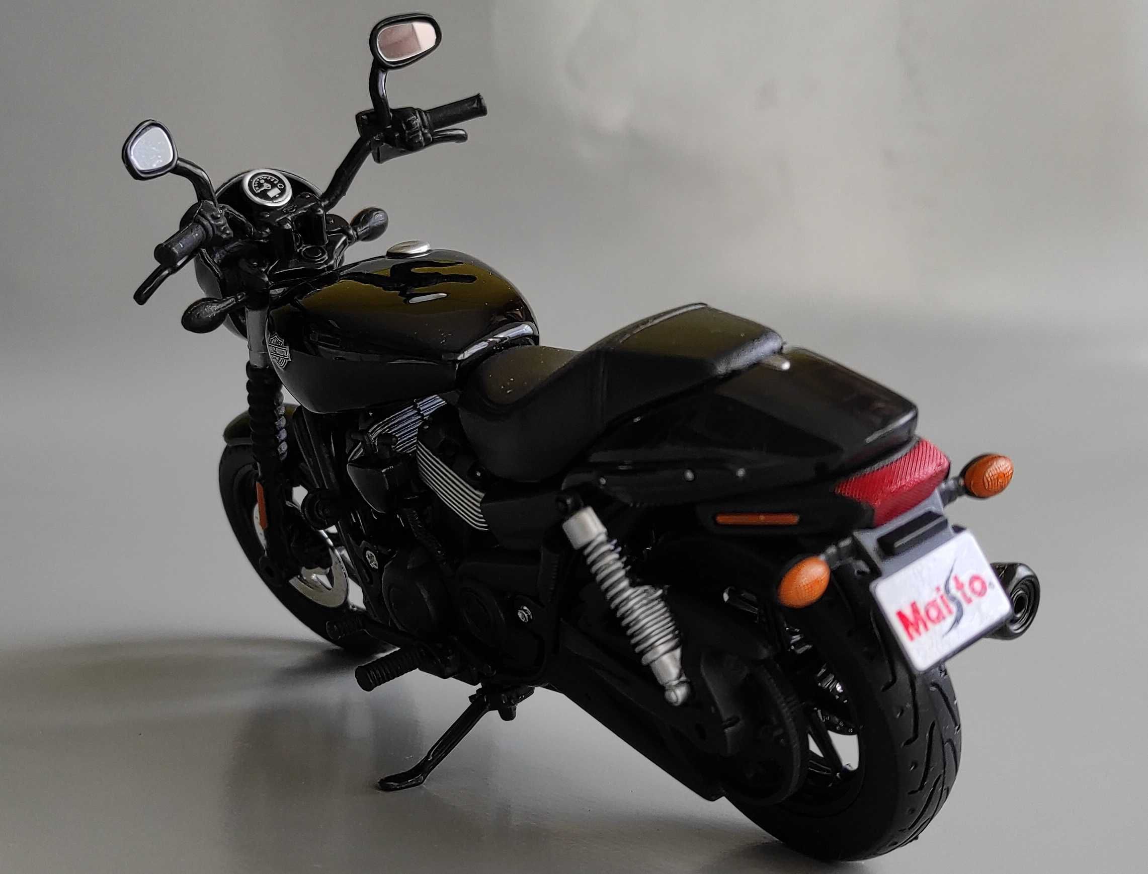 Модель "Harley-Davidson Street 750 2015" 1/12 (Maisto)