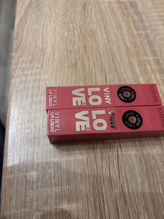 Pomadka płynna z efektem gloss VinyLove kolor Rosy,
