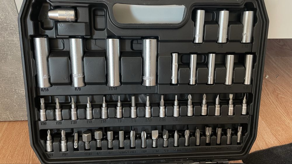 zestaw kluczy. W calach