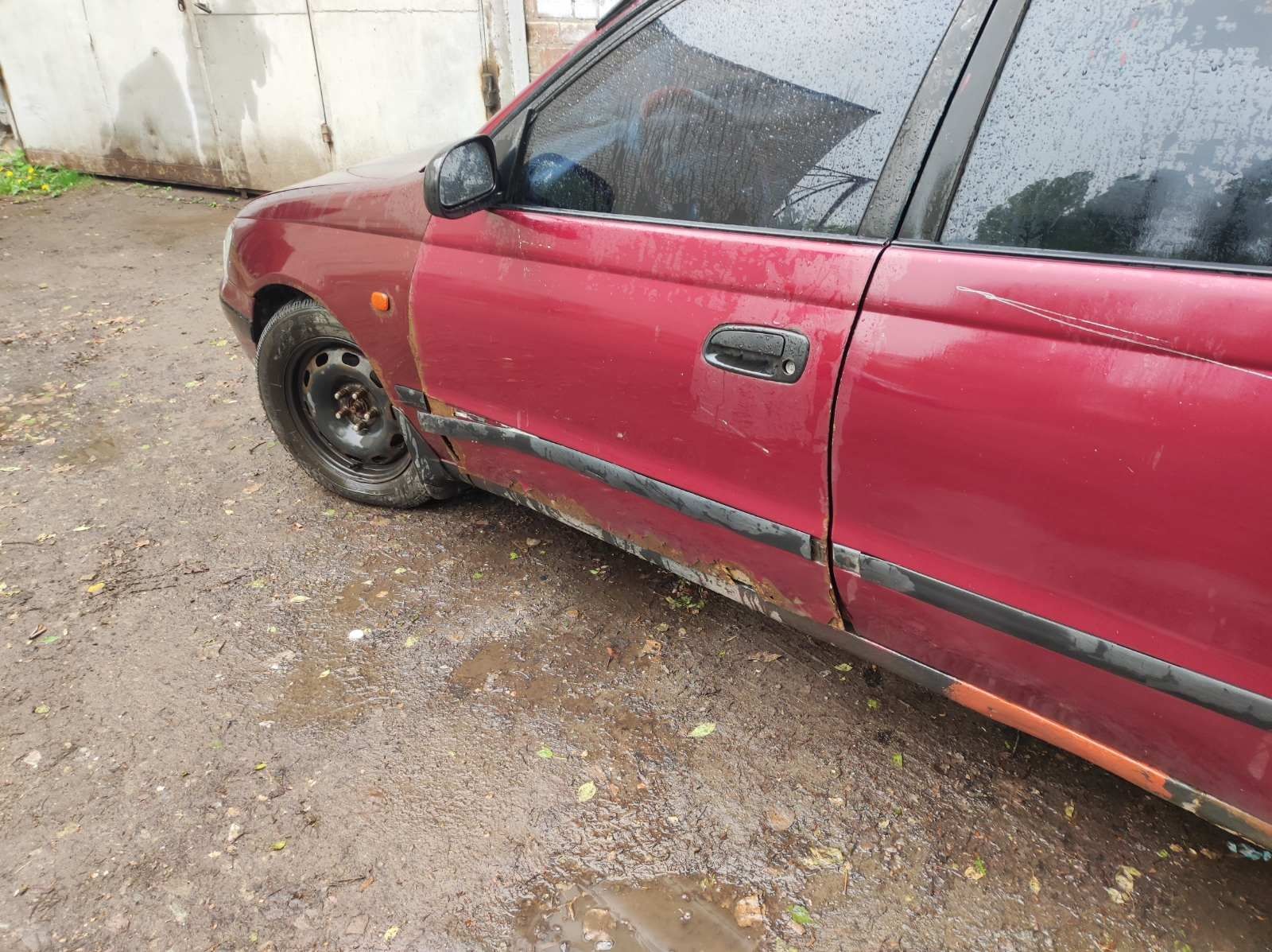 Продам машину. Toyota Carina E. Седан.