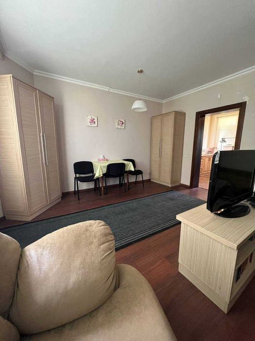 Оренда будинку, з садом та озером, Рожни.