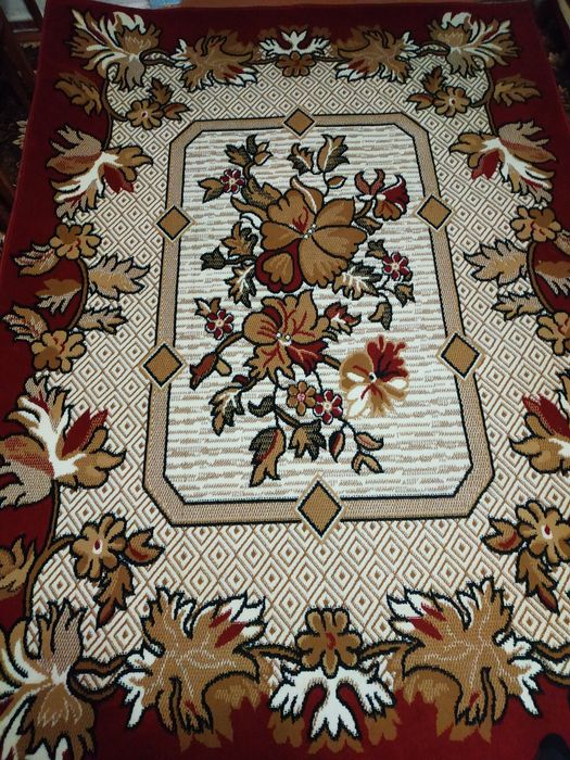 Розпродаж килимів, паласів та килимових доріжок