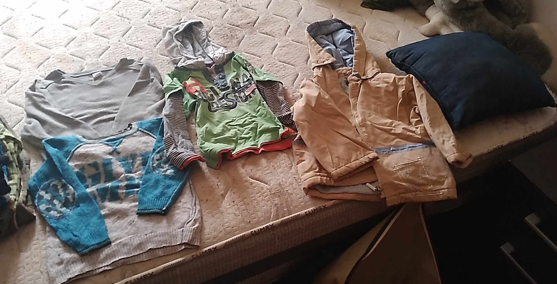 Roupa e calçado crianca