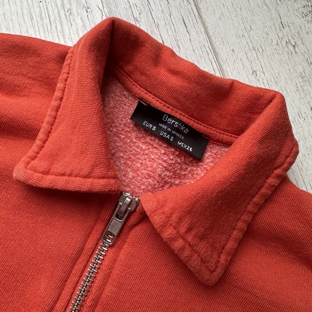 Pomarańczowa krótka bluza z kołnierzykiem polo bershka orange